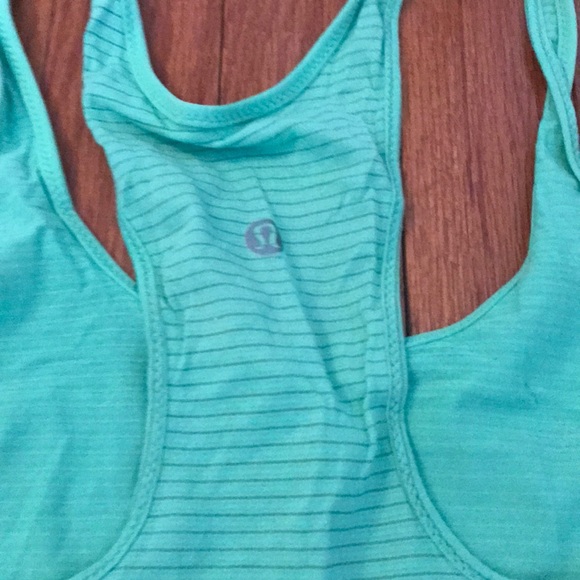 Lululemon tank sz 4 - Picture 3 of 3